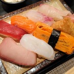 すし 一喜 - 令和4年2月 ランチタイム
握り定食
にぎり8貫＋小鉢＋サラダ＋赤出汁 990円