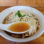 ラーメンかぶとや！ - もやしラーメンのスープ