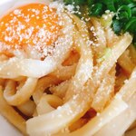 手打うどん たむら - パルメザンチーズ釜玉うどん1