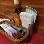 七條 - ユニオンソースと、箸、ナイフ、フォークがスタンバイ。