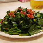 トンテキ食堂8 - ほうれん草とニンニクの芽の温サラダ(650円)