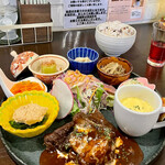 BRASSERIE CAFE A.yururi - 小鉢６種にスープ、キッシュと少しづつ楽しめる