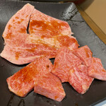 和牛亭 仁 - 奥　上カルビ　　手前　上ロース