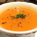 ヴィアート - <'13/01/07撮影>木戸シェフ自慢 本日のスペシャリテ 1000円 の鹿児島産パンプキンのポタージュ