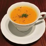 ヴィアート - <'13/01/07撮影>木戸シェフ自慢 本日のスペシャリテ 1000円 の鹿児島産パンプキンのポタージュ