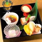 Flower dessert Bento (boxed lunch) box