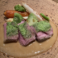 モノリス - ロゼール産仔羊の塩釜包み焼き、ジュのソース