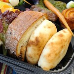 ドゥース ダイニング ウイング - ★フォカッチャ・カンパーニュ