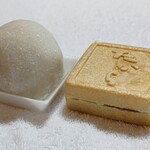 夢菓房たから - いちご大福310円 たから最中170円