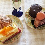 エミリー・フローゲ - ('13/1)ケーキをまとめ買い