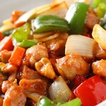 Stir-fried chicken and cashew nuts