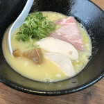 らぁめん 麺屋 秀 - 塩白湯らぁめん