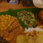 スリマンガラム - ポンガルスペシャル バナナリーフミールス