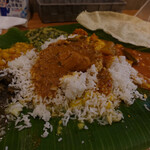 スリマンガラム - ポンガルスペシャル バナナリーフミールス おかわりライス＆カレー