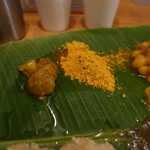 スリマンガラム - ポンガルスペシャル バナナリーフミールス