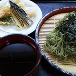 黒船屋 - 茶蕎麦　天麩羅付き　　￥１０００