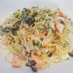 Bistro flat - ('13/1)スモークサーモンとキノコのクリームソース