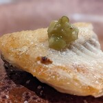 肴屋 魚まる - 穴子の白焼には…刻み山葵。最高。( ˘ ³˘)♥