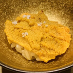 鮨 由う - ・赤ウニの小丼 岩塩で