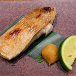 鮨 由う - ・長崎県対馬産のどぐろ 紅瞳 塩焼き