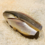 鮨 由う - ・小鰭