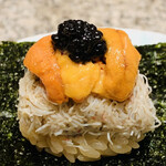 鮨 由う - ・港区巻き
      （北海道噴火湾産毛蟹とエゾバフンウニ
      　由うオリジナルキャビアのせ）