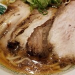 麺屋 六感堂 - 櫻井式 鯵煮干中華そば 肉増し 醤油