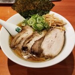 麺屋 六感堂 - 櫻井式 鯵煮干中華そば 肉増し 醤油