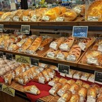 Bread Factory パン工場 - 店内
