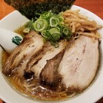 麺屋 六感堂 - 櫻井式 鯵煮干中華そば 肉増し 醤油