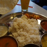 スリマンガラム - パヤサム、パパド、ピックル、ポンニライス、ポリヤル