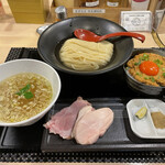Seaburano Kami - 京小麦の収穫祭限定の貝だし鶏つけ麺と肉味噌丼セット