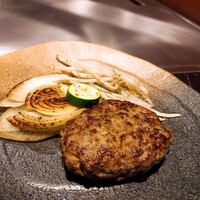 鉄板焼 しろや 銀座亭 - ⚫黒毛和牛の粗びきハンバーグ