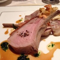 エノテーカ ピンキオーリ 名古屋 - 細部に渡る気配り、恐縮するほどです。
                ここに来て、ワインも食事も、由来や調理法を説明してもらって食すとこんなに奥深い…と感じます。