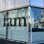 ガトーショコラ専門店 fam - 八王子駅北口から徒歩5分ほど、
      横山町の交差点角に
      2022/2/11オープンした、
      「ガトーショコラ専門店fam八王子駅前店」
      さん。