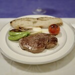 モイベーカリー - 紀ノ国屋で買った松坂牛シャトーブリアンに合わせる。 (カトラリーもモイベーカリーで購入)