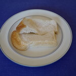 モイベーカリー - 端っこを試食する