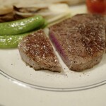 モイベーカリー - ナイフは良く切れる (ドリップは全く出ない)