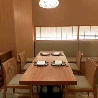 全席テーブル席でございます
                                          