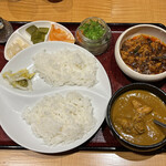 新宿中村屋 manna - チキンカリーと麻婆豆腐のコラボセット