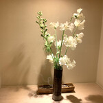 焼鳥 おみ乃 - トイレの生花