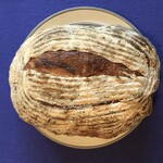 モイベーカリー - 直径 27cmもある全粒粉カンパーニュ (ホール) @980円