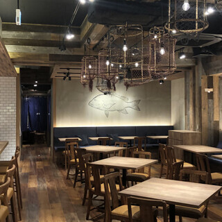 【半個室あり】落ち着いた店内でゆっくりとお過ごしください。