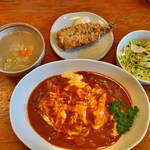キッチン・オバサン - オムハヤシ　サラダ、味噌汁付き