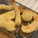 Hiromu - 天ぷらたち（野菜5種類＋海老２尾＋お魚）
                        　さつまいも、カボチャ、じゃがいも、かきあげ、なす