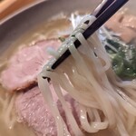 山崎麺二郎 - 塩ラーメン750円