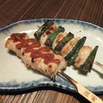 炭寅 - 左　ムネそでの梅わさび、右　むねオクラ