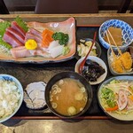 まぐろ丼　加一 - 刺身の盛合せランチ