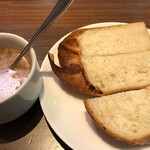 168231301 - パン、スープ、ドリンクおかわり自由
