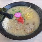 ラーメン さんぱち - とんこつラーメン